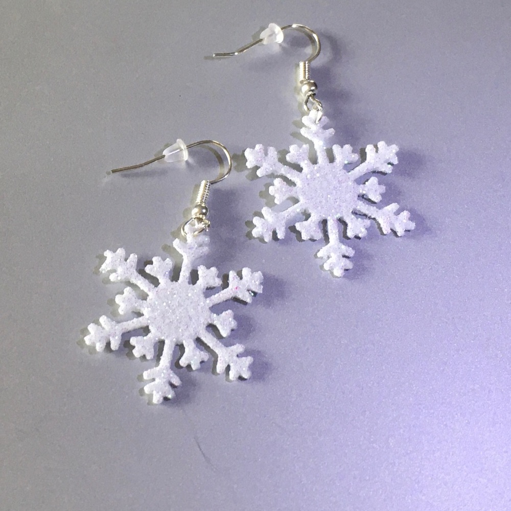❄️ Hand Crafted Snowflake Earrings ❄️ - Picture 2 of 7